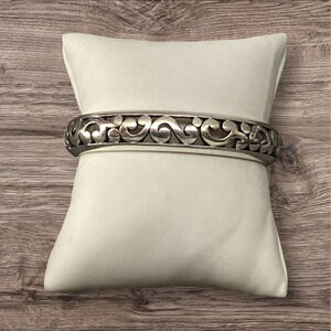 listing-status-banner